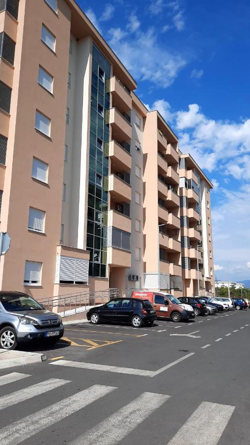 شقة بودغوريتْسا  في Apartman Seka المظهر الخارجي الصورة